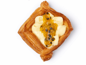 Kreminis sluoksnelis su mangais – gaivus Mon Ami desertas